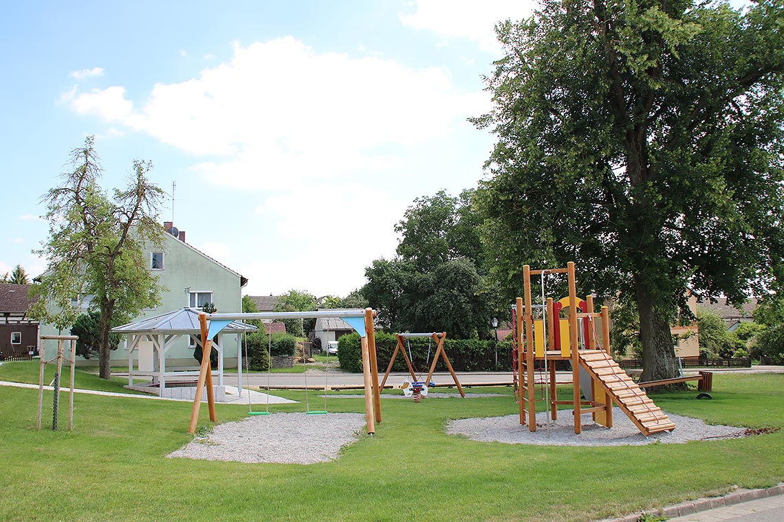 Kinder-Spielplatz Kinder-Spielplatz