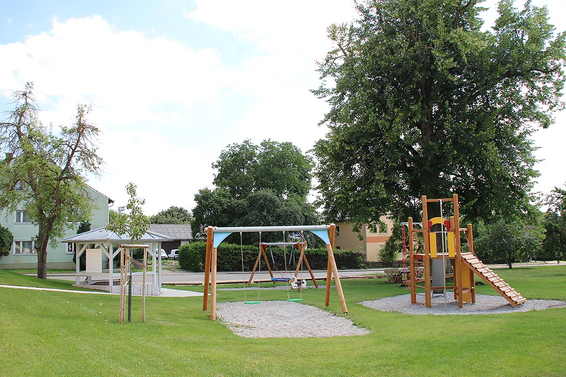 Kinder-Spielplatz Kinder-Spielplatz