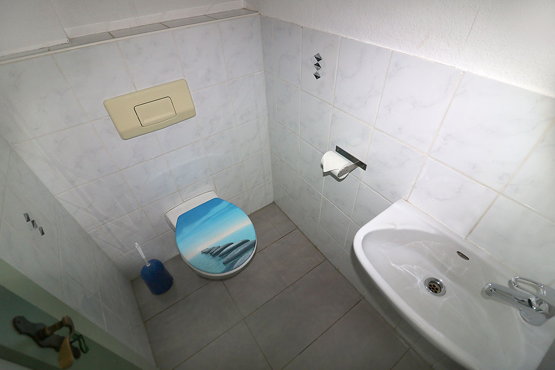 Separates WC Separates WC